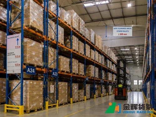 Cómo elegir la altura adecuada de las estanterías para palés para su almacén