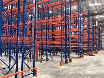 Soluciones de estanterías para paletas de almacén